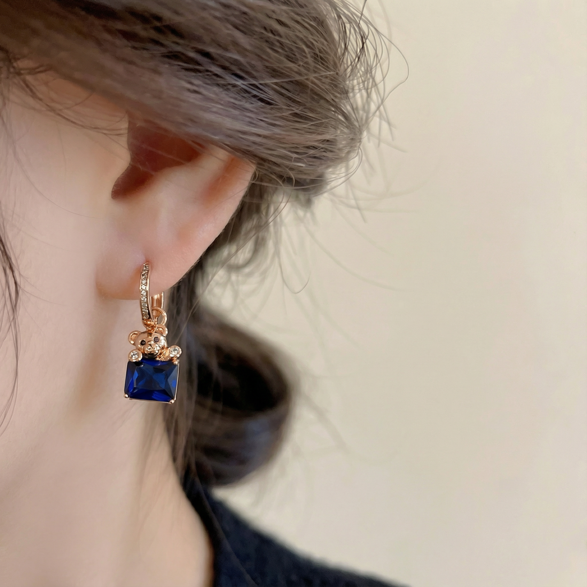 Modern Luxury Earrings · Adorable Bear Design · Alloy Copper Plated with Sapphire-Colored Rhinestone - 我的商店